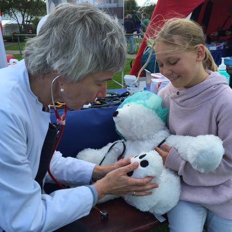 Kimstaedt's tweet photo. Teddy Klinik der Regio Kliniken läuft! http://t.co/PsjjFUmuY9