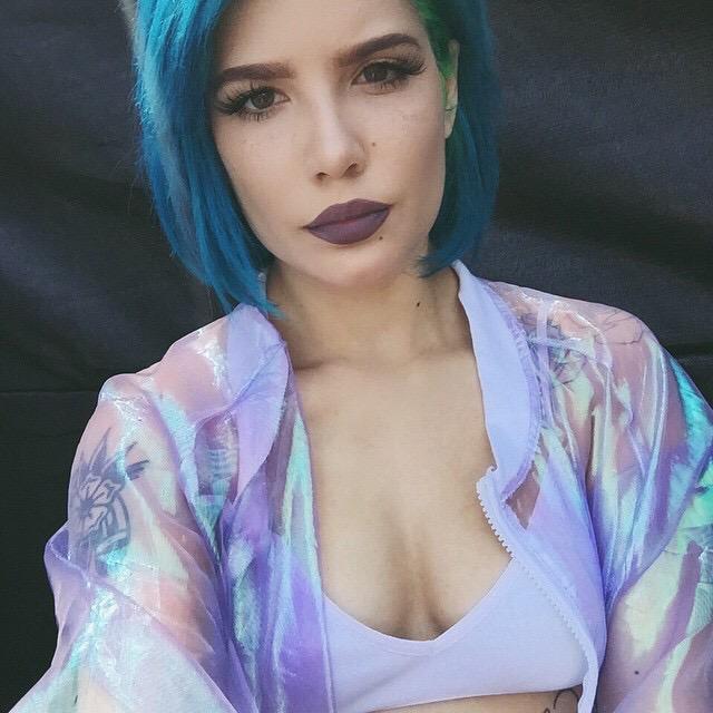 bandsparamore's tweet photo. #Halsey #BADLANDS #queenhalsey #perfectioninonepicture http://t.co/N5E7GYk1UL