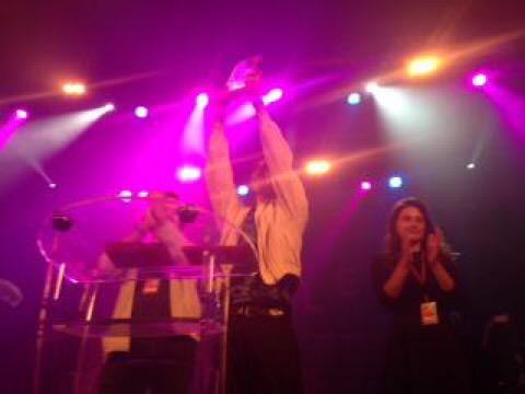 ghyslaine92's tweet photo. C'est @KazyLambist qui a remporté hier au #Trianon la finale #soshinrockslab http://t.co/SHbOl7SRHw