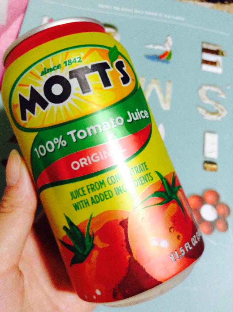 ａｚｕｍｉｘ Twitterren アメリカン航空に乗ったら 飲み物は必ずトマトジュース 韓国のトマトジュースは甘いので 日本やアメリカに行く飛行機 では絶対トマトジュースを飲む 15時間の飛行中 飲み物サービスで毎回トマトジュース頼んでたらcaさんがお土産に1缶くれた
