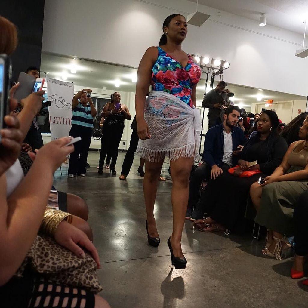 LCSNY's tweet photo. #pno2015 #plusnightout #plusnightout2015 #nyfw #nyfw2015 #latinamagazine by princemurrenny #LCSNY http://t.co/dbcfBakuDJ