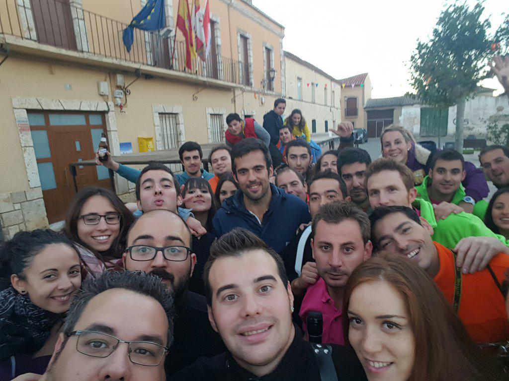 Buena madrugada hemos pasado con la gente, peñas de Peñaflor de Hornija.

¡¡Nos vemos nuevamente HOY a las 22:00h!!