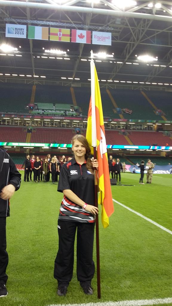 SophieMay561's tweet photo. Such an amazing expirence leading out the Irish flag, thank you @emirates #emiratesflag http://t.co/jqgU9fMPiH
