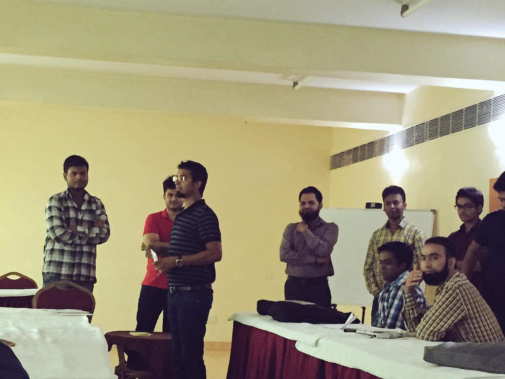 ShoutMeet's tweet photo. #LiveUpdate #Giveawaysession #ShoutMeet #bloggers http://t.co/AdfmAMI9rB