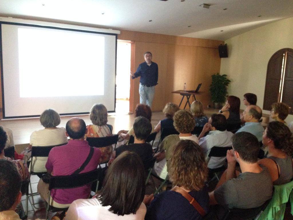 Papersdevi's tweet photo. Xerrada de Salvador Ribas sobre les masies del vi a @canlleonart a la #SetmanaVi @DOAlella http://t.co/mLfnAPd2AF