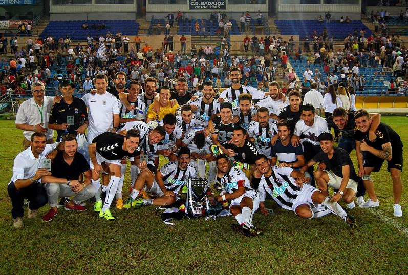 CDBadajozStats's tweet photo. Buenos días blanquinegros. Ayer, día histórico y especial para nuestro @CDBadajoz1905 . ¡Sigamos creciendo! #AúpaCDB http://t.co/lnNnbpD51P