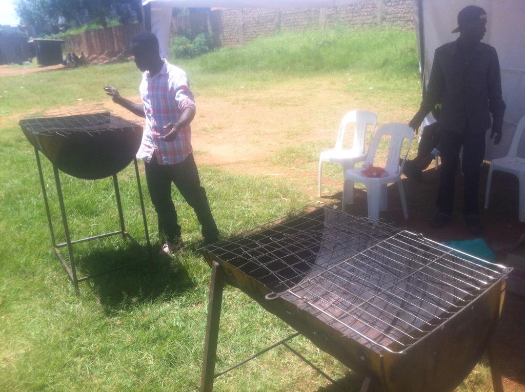 platformug256's tweet photo. Pork roasting starting
#Markita5Aside #BushCourt http://t.co/acUjsxHgE8