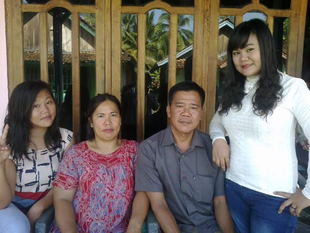 putrialbara's tweet image. My family