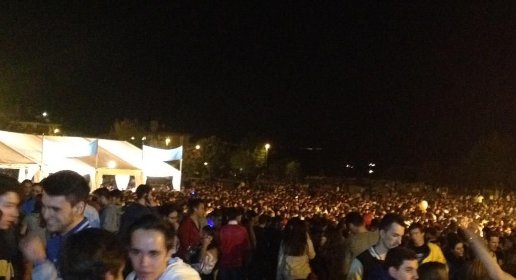 AndreaCom23's tweet photo. - ¿DÓNDE ESTÁS?
- DONDE LA CARPA
- ENTENDIDO. 
#FiestasMajadahonda http://t.co/FcYVCopSGI