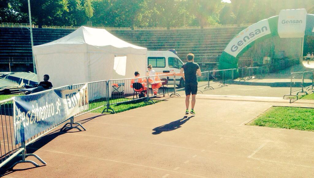 damianocrognali's tweet photo. Non importata vincere,ma uscire dentro, #escidentro al "#Salomon #CityTrail #Milano"
@exit_escidentro @salomonctmilan http://t.co/aoNpFZFXcX