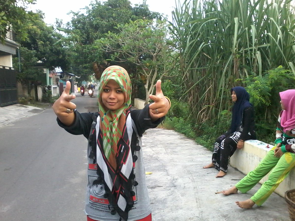azalea_iid's tweet photo. @ArVia_EnDhutt ayo, gek ndang nge.tweet http://t.co/oyI3C6fc32