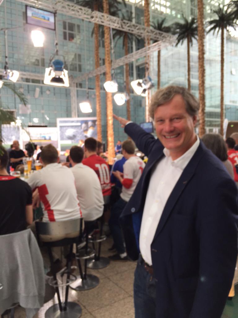 Ich wünsche allen eine starke Sendung. Auf die nächsten 20 Jahre #dopa <a href="/SPORT1_Dopa/">SPORT1-Doppelpass</a> #dopa20