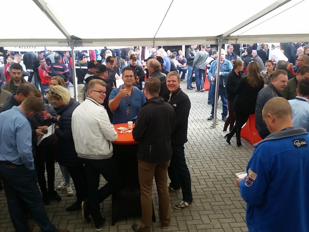 gezellig druk aan het worden tijdens de BSB op <a href="/ttcircuitassen/">TT Circuit Assen</a>