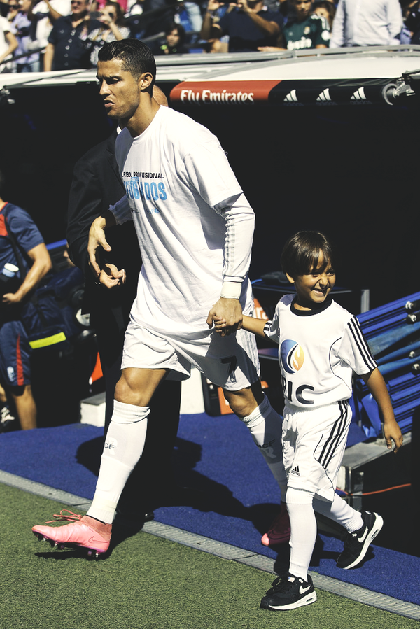 FootballFactly's tweet photo. Cristiano Ronaldo's mascot was the Syrian refugee who was kicked by a Hungarian reporter, Zied Alabed Almohse. http://t.co/AivL6A2T8R