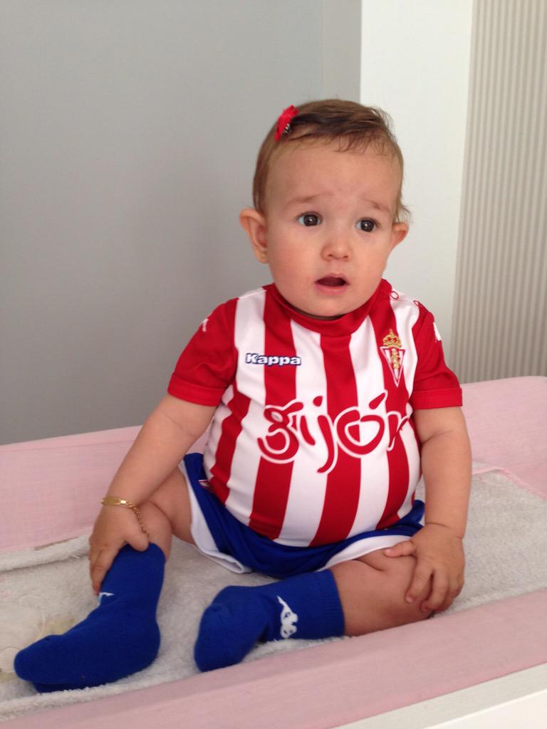 Josu_Alonso_'s tweet photo. Valeria une al @realsporting y @RealOviedo RT a todos xra lograr #unamédulaparaValeria http://t.co/Kxm6Hp0HRu http://t.co/fH9hL7Vtv0