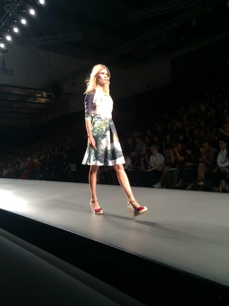 RubenBejarano's tweet photo. Suenan chicharras y La Lupe en el desfile de @leandrocanoluqu @MBFWMadrid #fashion #moda #mbfwm15 http://t.co/2V1wmdqQIA