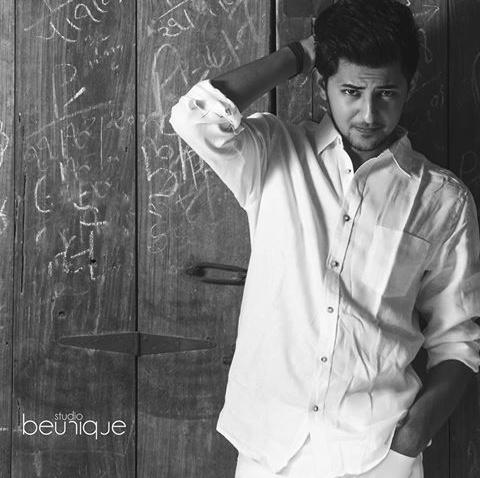 TheDarshanFC's tweet photo. #InstaPost #DarshanRaval #Photoshoot #studiobeunique
Hot as hell ππ
Phone is on fireeeee π http://t.co/DIVC2CAwWb