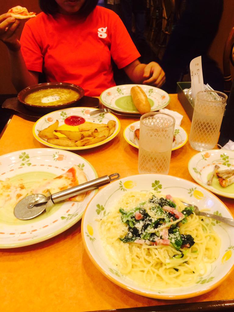 taatsuka's tweet photo. アーフェスお疲れ様でした👏
モード敢闘賞でした！
ビューコレで何もなかった分嬉しすぎたけど
やっぱりちょっと悔しいなあ💭
けど、モード楽しかったし
あの人数に選ばれたんは光栄😌成長😌

からのきみかとお疲れ様会。帰れまてんデブ http://t.co/IX3evxh9Fc