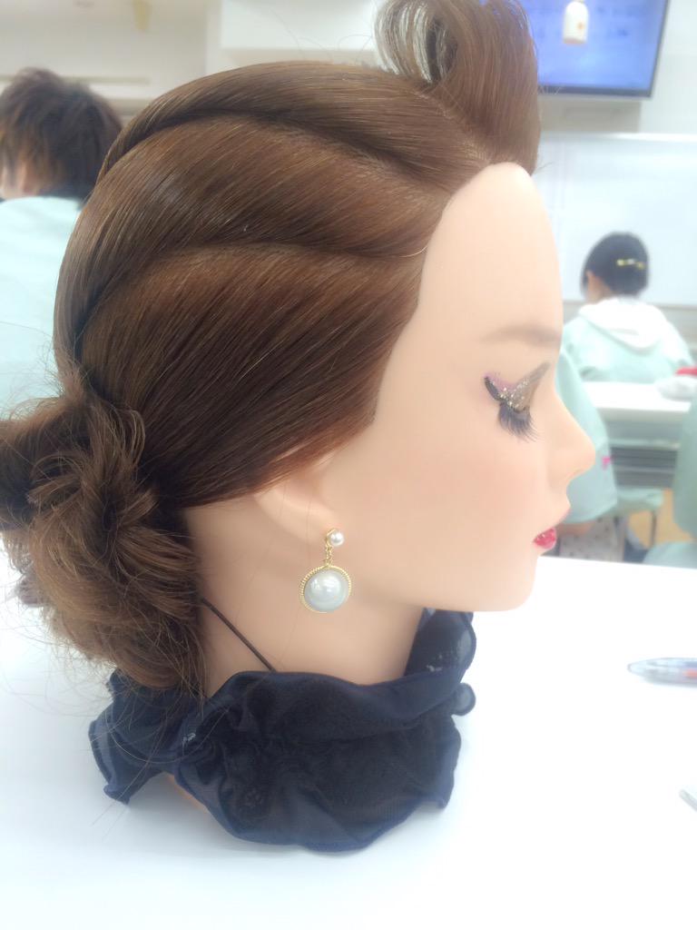 taatsuka's tweet photo. アーフェスお疲れ様でした👏
モード敢闘賞でした！
ビューコレで何もなかった分嬉しすぎたけど
やっぱりちょっと悔しいなあ💭
けど、モード楽しかったし
あの人数に選ばれたんは光栄😌成長😌

からのきみかとお疲れ様会。帰れまてんデブ http://t.co/IX3evxh9Fc