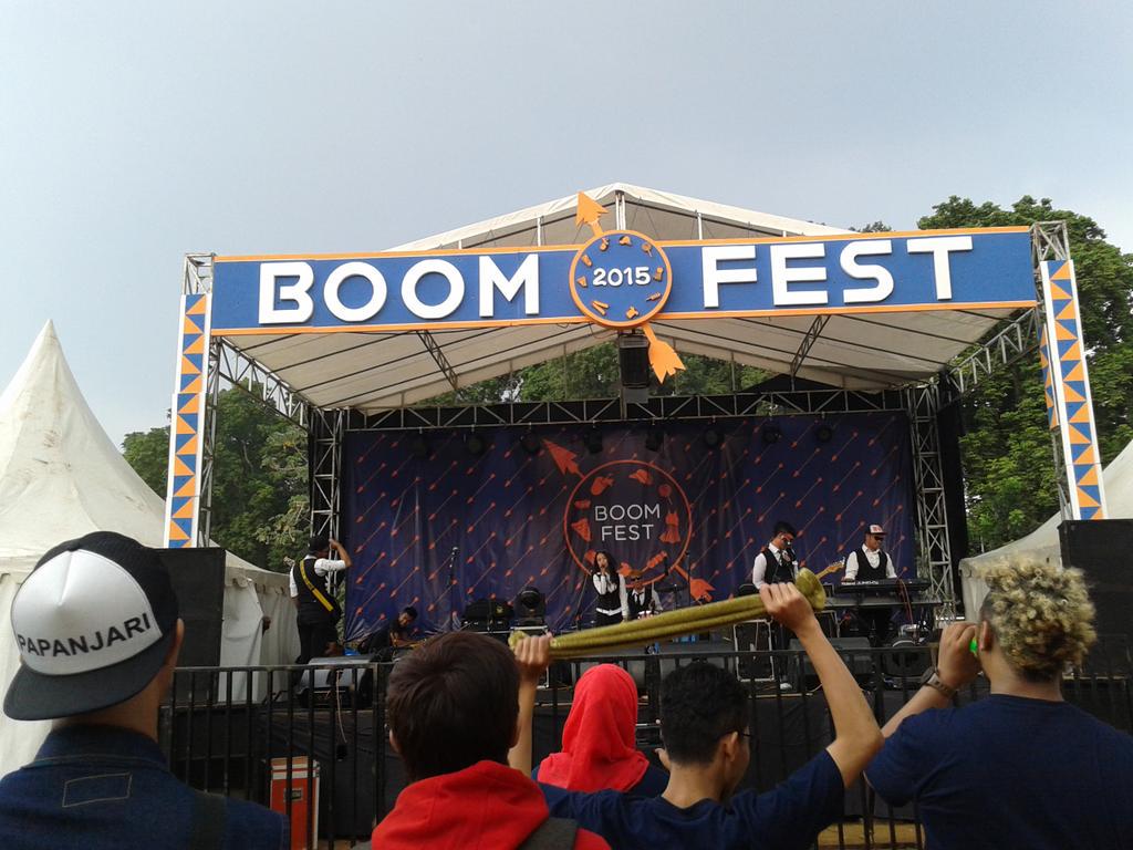 BigWave lagi bawain lagu Masih anak sekolah di <a href="/BOOMfestbogor/">BOOMfestBogor</a>. Musiknya energic banget, bikin semangat #boomfest2015