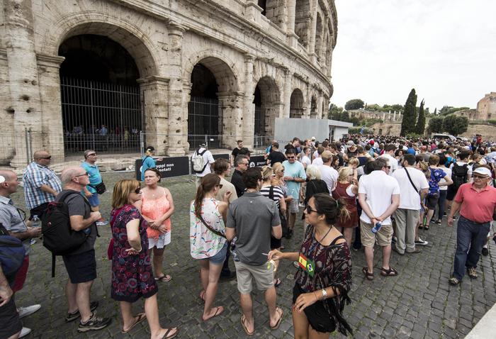 PortaleRestauro's tweet photo. Decreto legge inserisce i musei nei servizi pubblici essenziali http://t.co/G1YAsyjRJW http://t.co/iblJsYmKdr