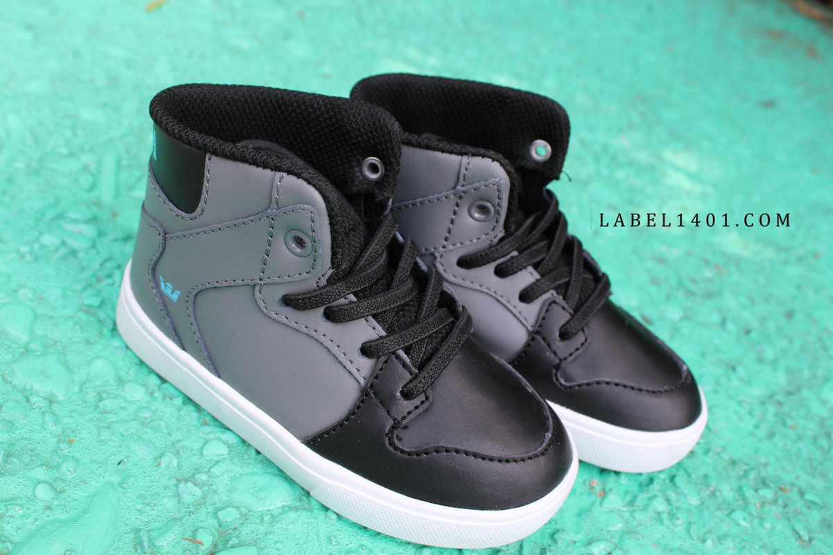 Label1401's tweet photo. Kids vaider spoil your kid with some new fall-winter shoes. 

#Label1401 #timetochange #love #kids #supra #vaider http://t.co/eWWkEv5AAF