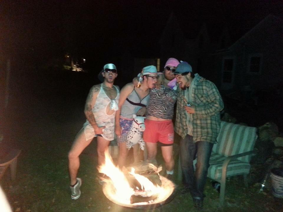 MurderousHale's tweet photo. I don't eVEN FUCKING QUESTION MY FUCKING FRIENDS ANYMORE http://t.co/qhmN9JzQDi
