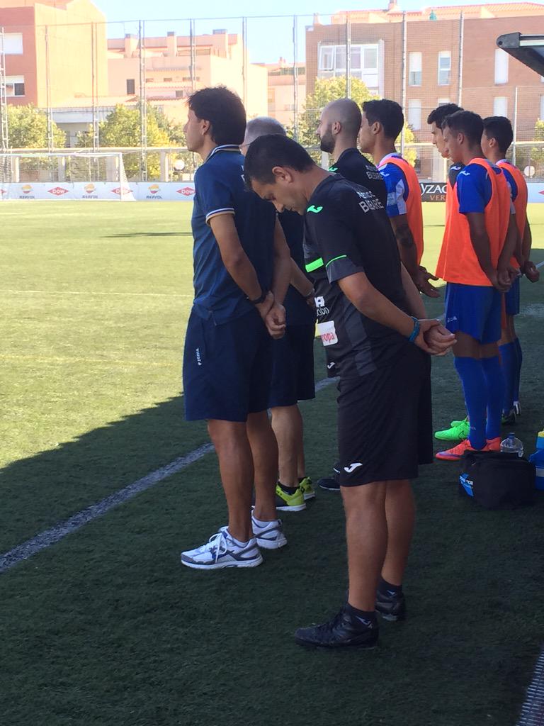 AJurado's tweet image. Un emocionado Gustavo Siviero y todo el @atleticbalears guardando un respetuoso minuto de silencio por Julián Ronda.