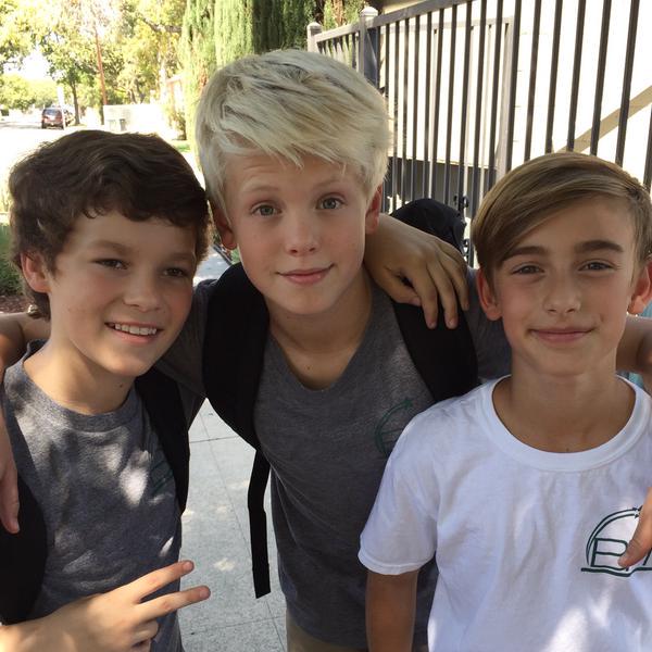 JohnnyOCroatian's tweet photo. 3 the best singers ever! 😍😘👏✌ @johnnyosings @carsonlueders @HaydenSummerall #JohnnyPhoto http://t.co/jFixAnDS5Q