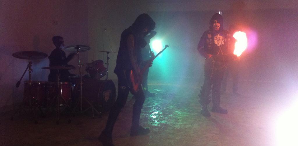 fahrikurniaaa's tweet image. menyimak @KSMpalembang dalam pembuatan clip single terbaru dari mereka "Palembang Inferno" !!!