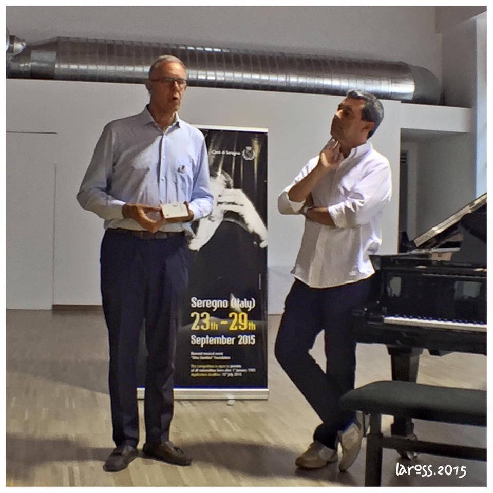 RestartMonza's tweet photo. Momenti dell'Inaugurazione Pins contest in tour Seregno con Giancarlo Cazzaniga  nostro presidente http://t.co/6umas2GlxR