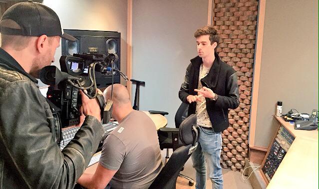 Découvrez <a href="/AlexGermys/">Alex Germys</a> dans #blackpass à 17h20 sur <a href="/Plug_Rtl/">Plug RTL</a> #cityguide #talent #découverte #bruxelles <a href="/AXE_be/">AXE Belgium</a>