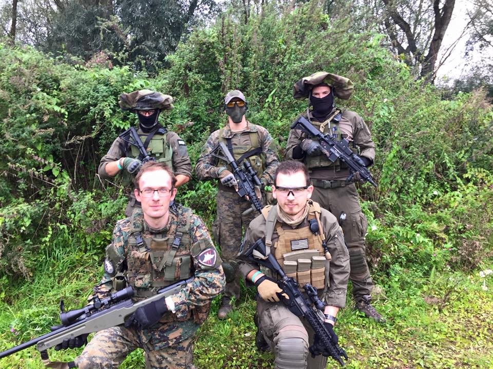 ATwolfzz's tweet photo. team picture yesterday at the outpost :) by wolf airsoft events http://t.co/UVJe0iNG1D