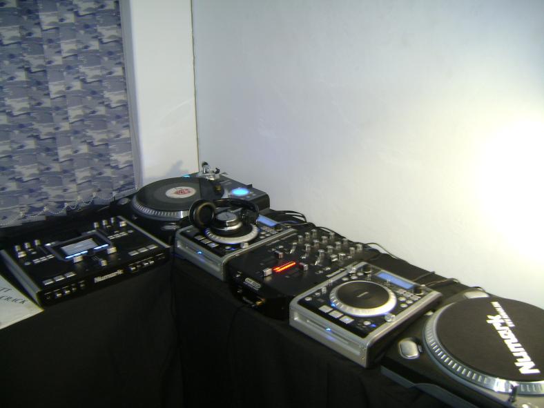 luyatrades's tweet photo. Numark Dj Academy.For more info and updates,halla @ http://t.co/OpHWqVXJII :-)
#NumarkDJSA #IdmMag http://t.co/z8wJzpPV1b
