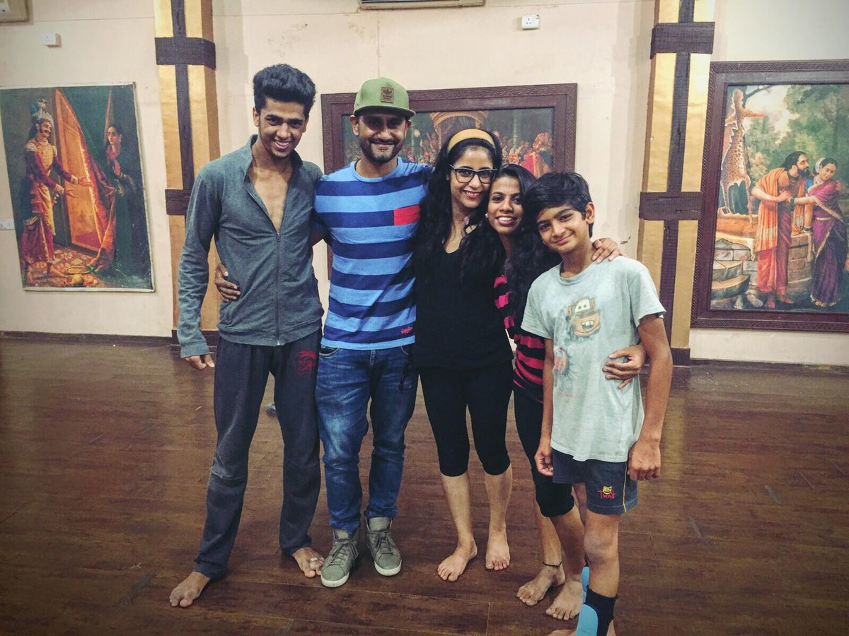 UmaGaiti's tweet photo. @Umashankar_Nair came visiting @gaitisiddiqui &amp; #GaitiKeGangsters at rehearsals for #DID5 
#BeatThat @ZeeTV http://t.co/OciJax43kX