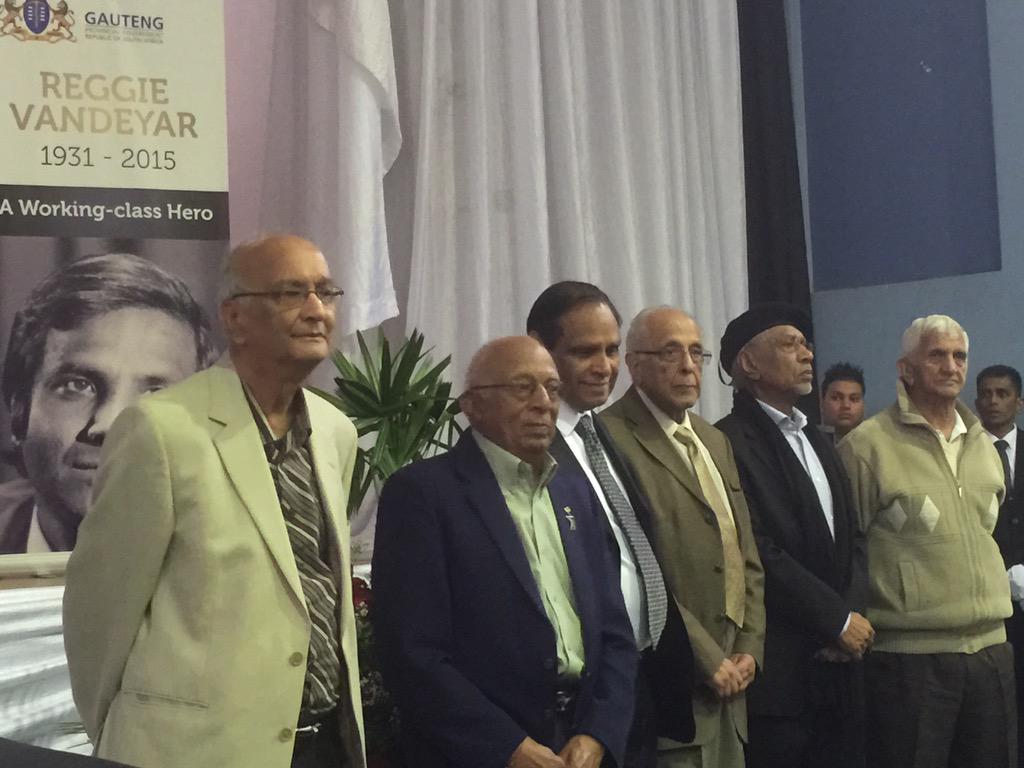 MahlabaMathonto's tweet photo. #MKVeterans &fellow #RobbenIslanders stand in honour of #ReggieVandeyar @KathradaFound http://t.co/62QplFRFND @Abramjee how do U feel abt MK