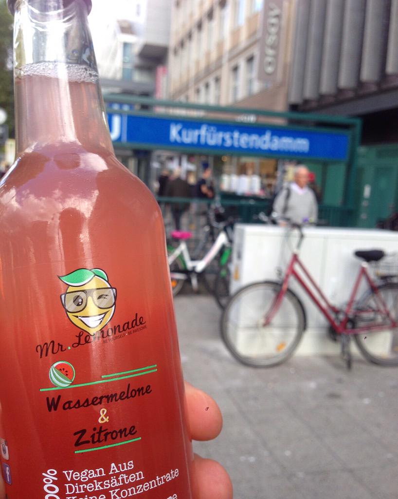 MrLemonade2014's tweet photo. Mr.Lemonade hat es in die Hauptstadt verschlagen, Berlin Berlin.
 #Berlin #Mrlemonade #ontour #freshlemons #Lemonade http://t.co/wwkL1E8ef1