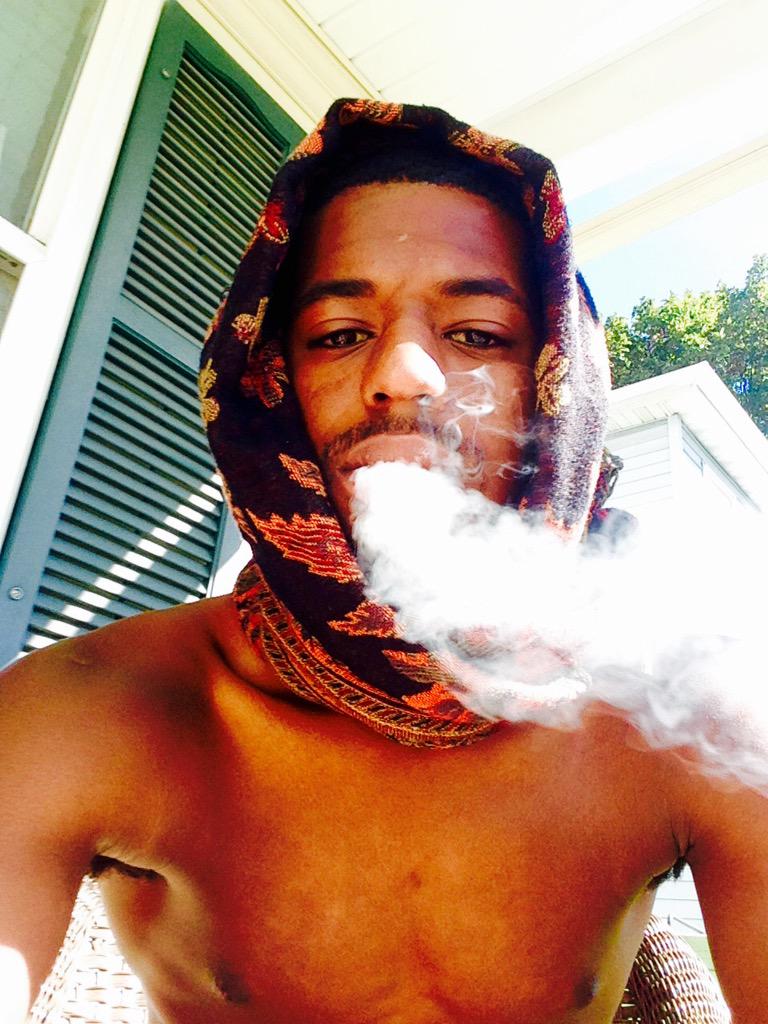SouthSideJO's tweet photo. Goodmorning😂😍😙💨 ☀️
Live from #LilAfrica 👳🏾🇿🇦🔫✊🏾 http://t.co/I1AraXNU8t