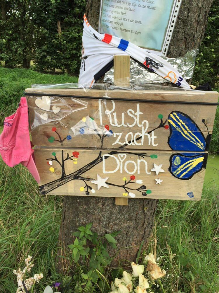 juliaromijn's tweet photo. We Miss You @DionAsperen, Most Beautiful Star In Heaven, Never Forget! ❤️🌹 #24082015 http://t.co/f75RCFwKdg