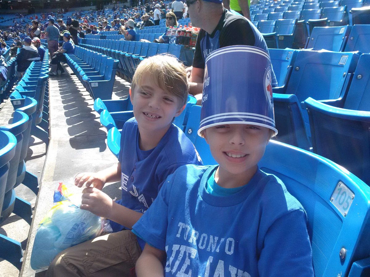 marketarydlo's tweet photo. @BlueJays #BlueJays, huge fans. Harris family day. http://t.co/fbFh5Siyy0