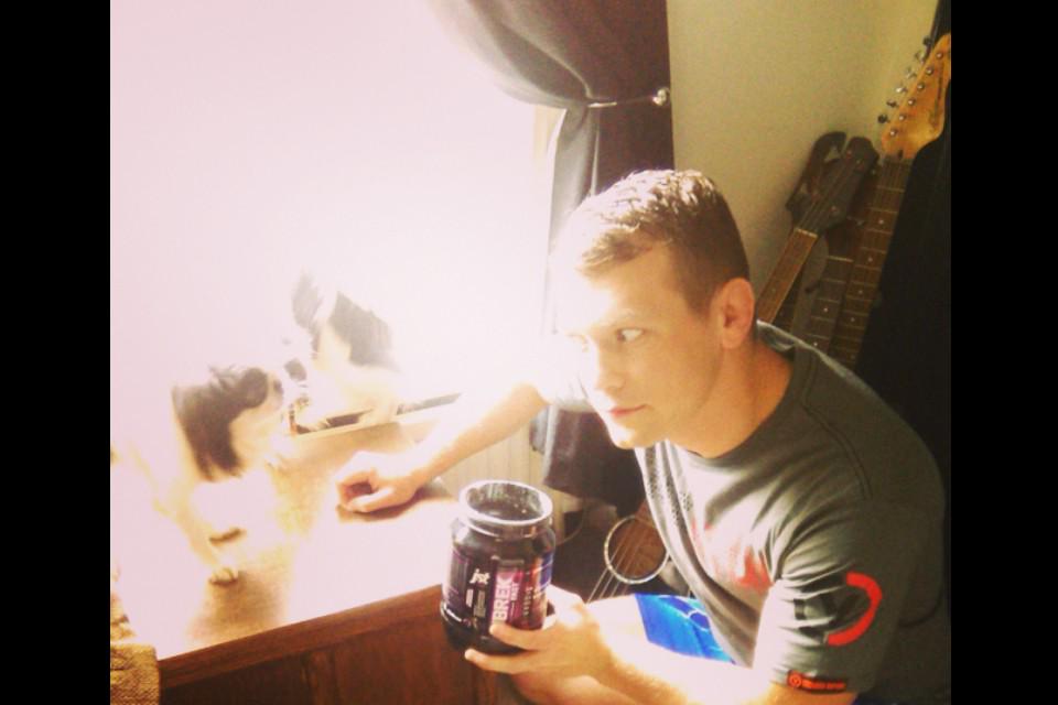 Every morning I have @JSTNutrition s jbreak protein porridge only problem is this lad wants me to share