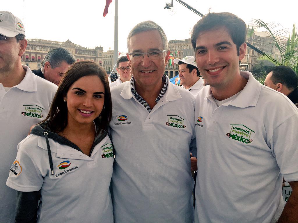 erickchapa's tweet photo. Un honor ser parte de este movimiento #LimpiemosNuestroMexico, gracias @RicardoBSalinas @ManceraMiguelMX @LNMexico http://t.co/NPsw1r6QPU