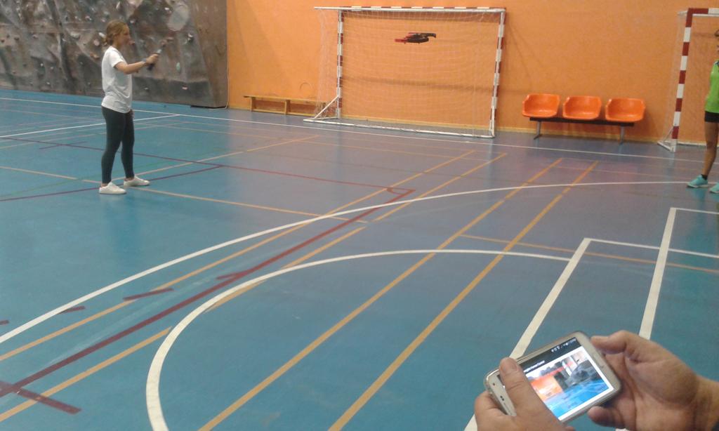 CBAlhTorre's tweet photo. El #CBAT sigue con las innovaciones tecnológicas. Esta vez con DRONES que siguen el movimiento del jugador. http://t.co/g5PSCLrkFs