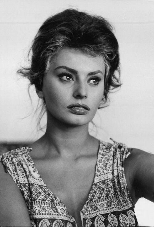 Happy 81st birthday to Sophia Loren, a true icon and a magnificent actress, from comedy to heartbreaking drama! 