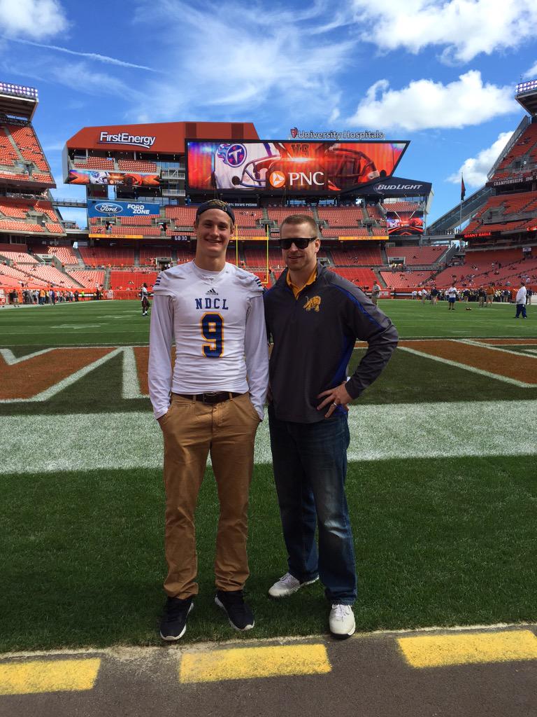 vive_veritas's tweet photo. @AMooneyNDCL and @Kugel_9 on the field pregame of the @browns game http://t.co/uwdfQu0Lra