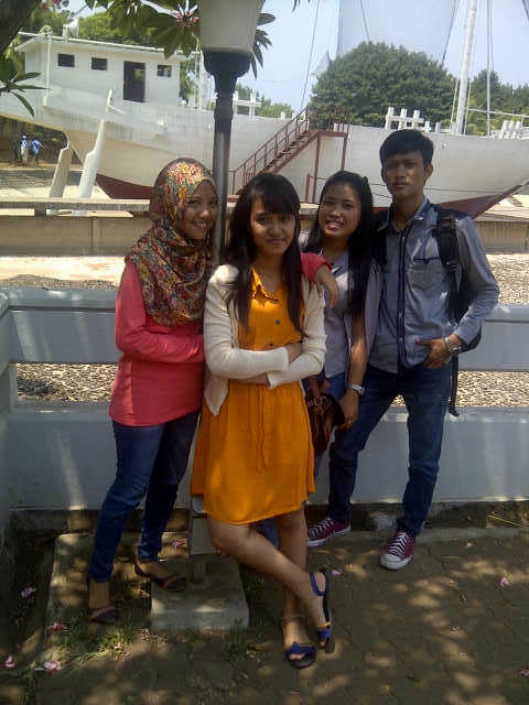 echa_moza's tweet photo. With friend :-) http://t.co/nxm0Pj5gmS