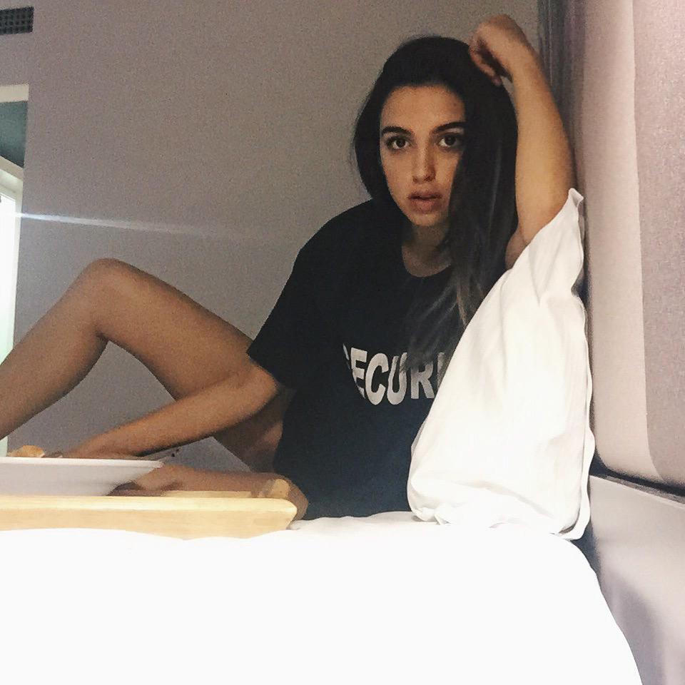 jesskentmusic's tweet photo. Room service http://t.co/hButoMQYQ8