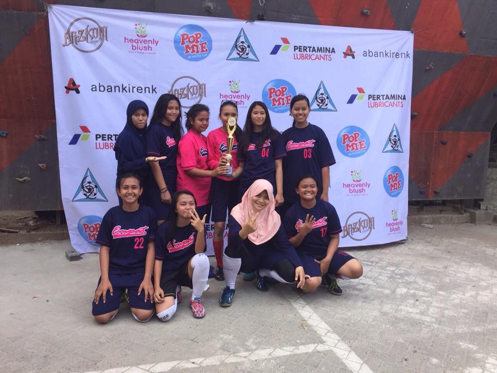 SP_FC4GBR's tweet photo. alhamdulillah, 1st winner futsal putra &amp; 2nd futsal putri @BAZKOM2015 #ForzaQuatro #QuatroDay #CH4MPIONS 🏆 http://t.co/v5bHF50Ihh