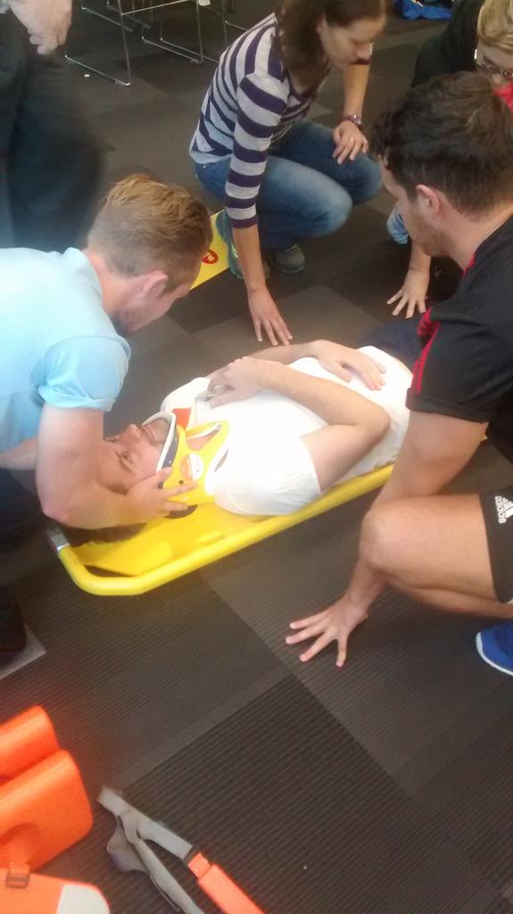 Lubasmedical's tweet image. #sportstrauma day 2 @ManMetUni #spinalmanagement #logroll ready, brace, roll!
