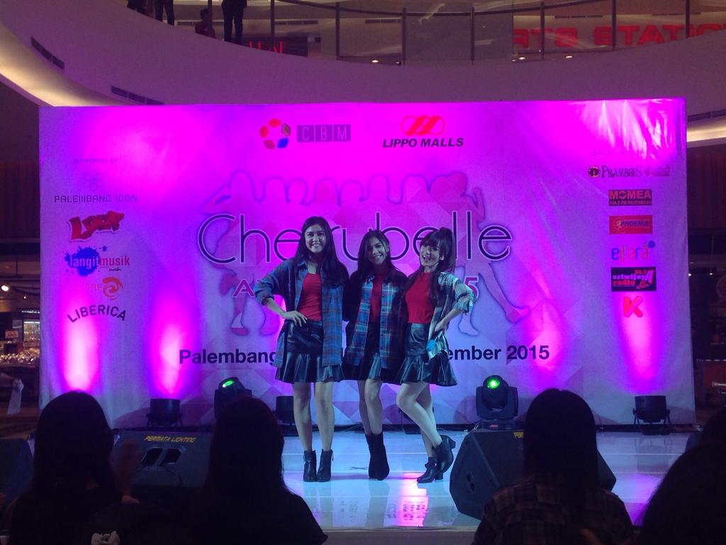 WeCanBeWinners's tweet photo. Semangat Yang Indah ChiBi hari ke 2 #AudisiCherrybelle2015 di @pelambangicon @LippoMalls http://t.co/dnAA8VMLgJ